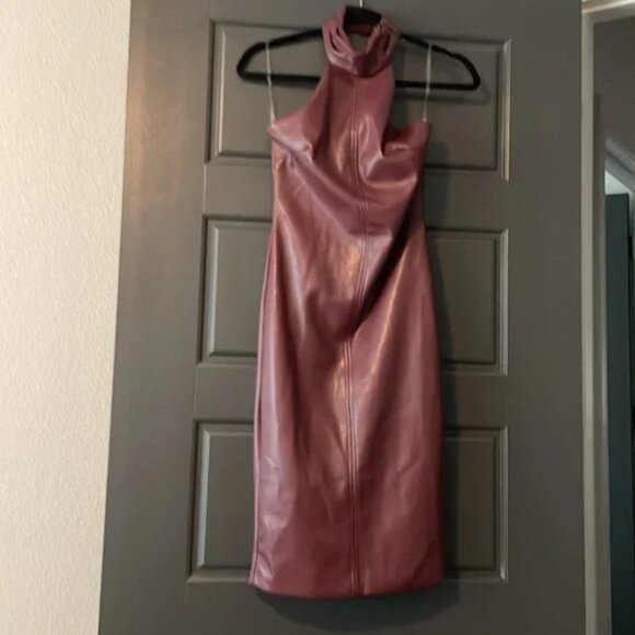 Fashion nova women’s faux leather halter midi dress in burgundy size small NWT - Picture 2 of 5